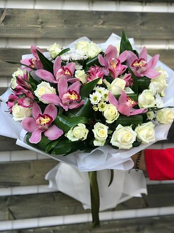 Букет цветов из: Розы и Хризантемы в Малеевке
