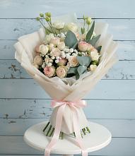 Букет цветов из:  Розы и Лизиантусы в Малеевке