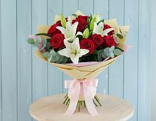 Букет цветов из:  Лилии и Розы в Малеевке