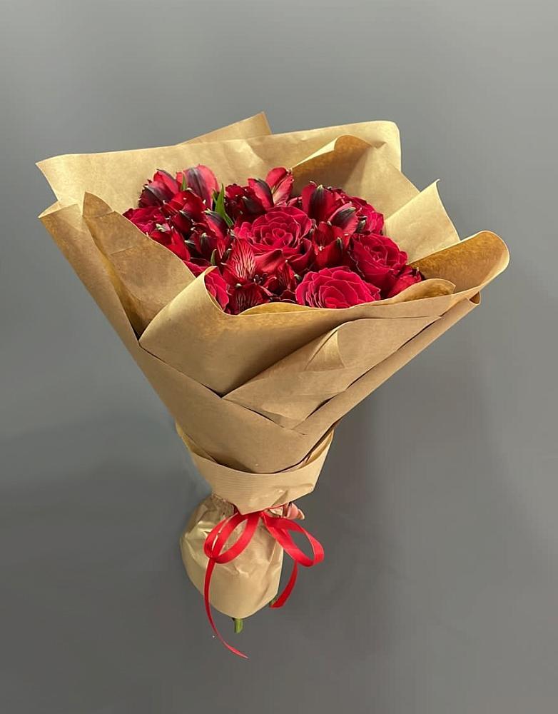 Букет цветов из: Альстромерии и Розы в Малеевке