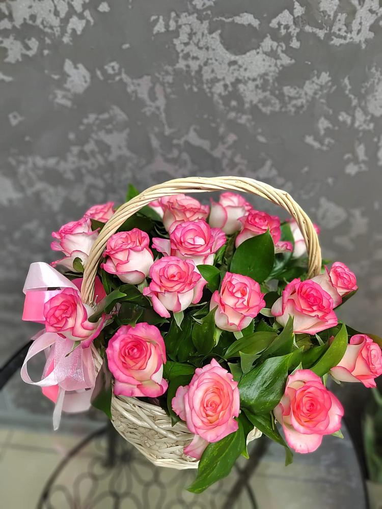 Цветочная композиция из Розы в корзине в Малеевке