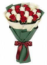 Букет Микс из красных и белых роз в Малеевке