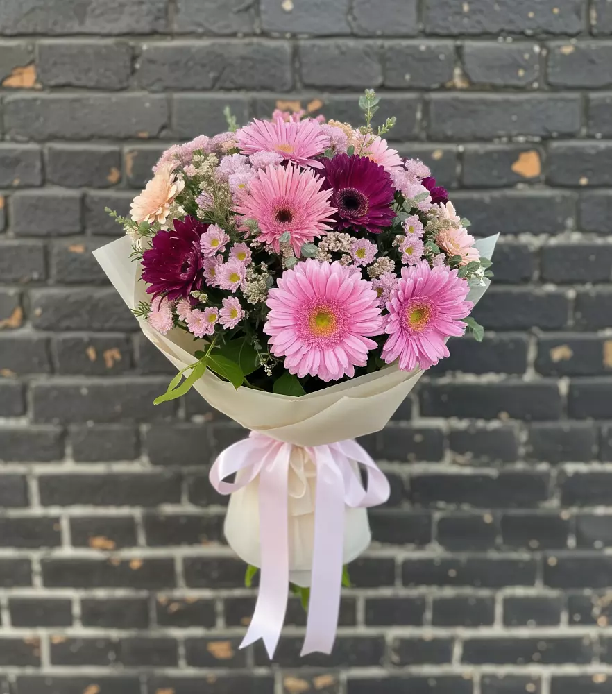 Букет цветов из: Герберы и Хризантемы в Малеевке