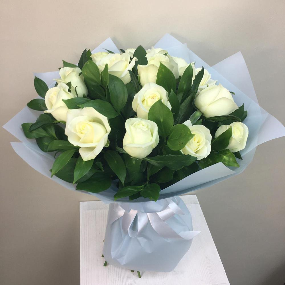 Букет 15 Белых роз Проуд в Малеевке