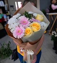Букет цветов из:  Герберы, Розы и Хризантемы в Малеевке