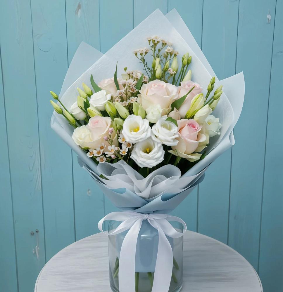 Букет цветов из: Розы и Лизиантусы в Малеевке