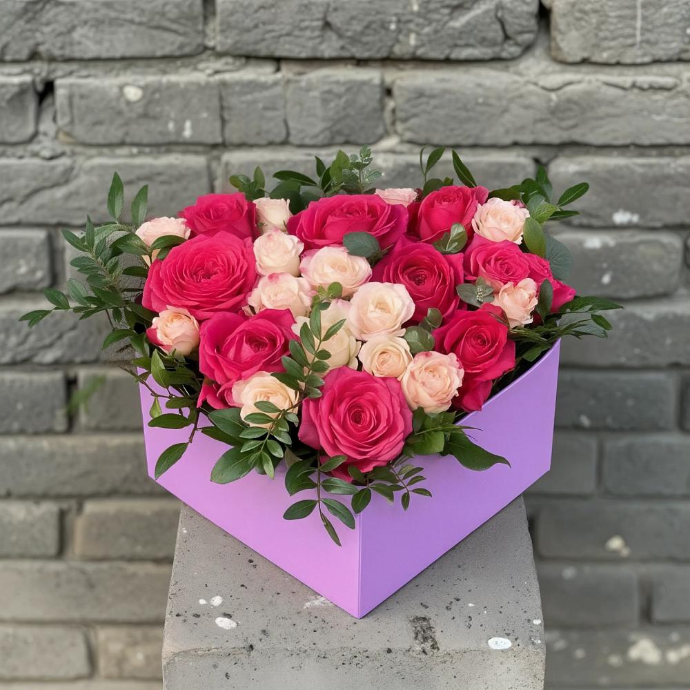 Цветочная композиция из Розы в коробке в Малеевке