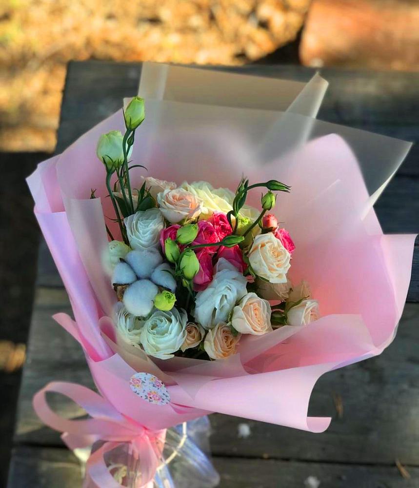 Букет цветов из: Розы и Лизиантусы в Малеевке