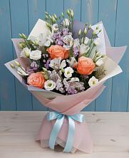 Букет цветов из:  Лизиантусы, Розы, Альстромерии и Гипсофила в Малеевке