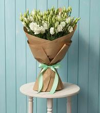 Букет цветов из:  Лизиантусы в Малеевке