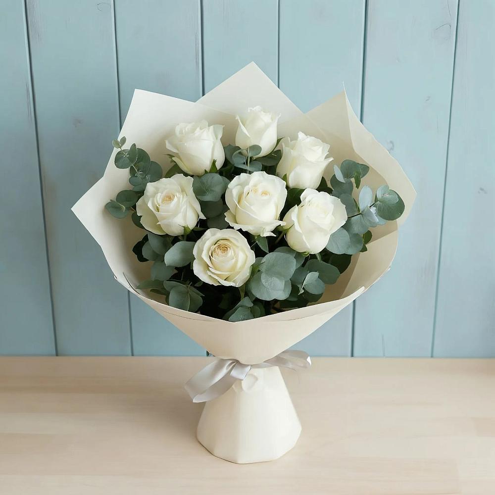 Букет Белые розы в Эвкалипте в Малеевке