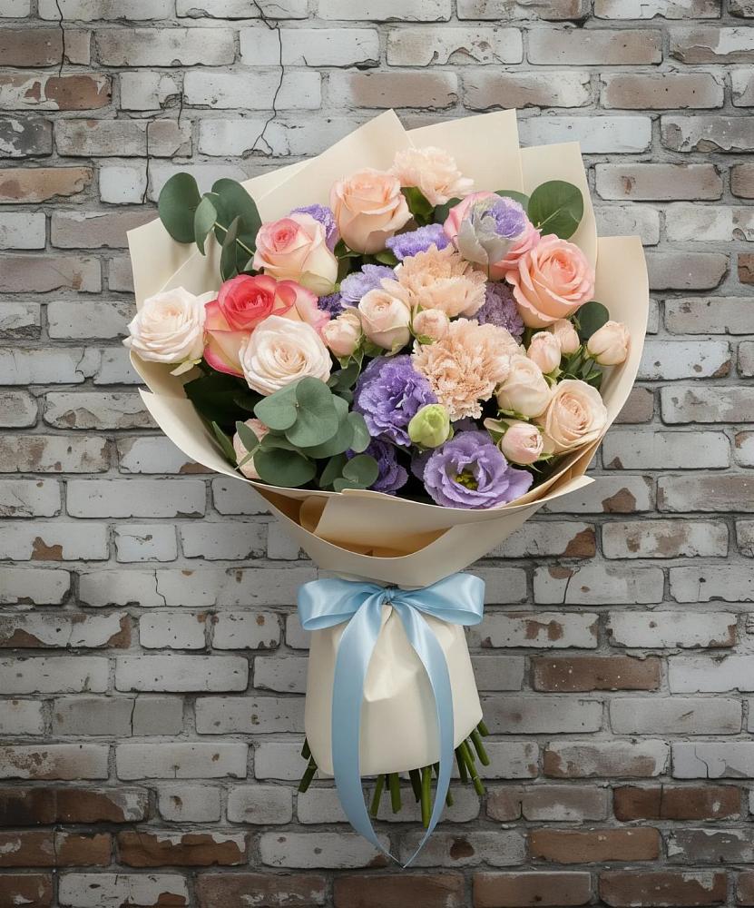 Букет цветов из: Розы, Лизиантусы и Гвоздики в Малеевке