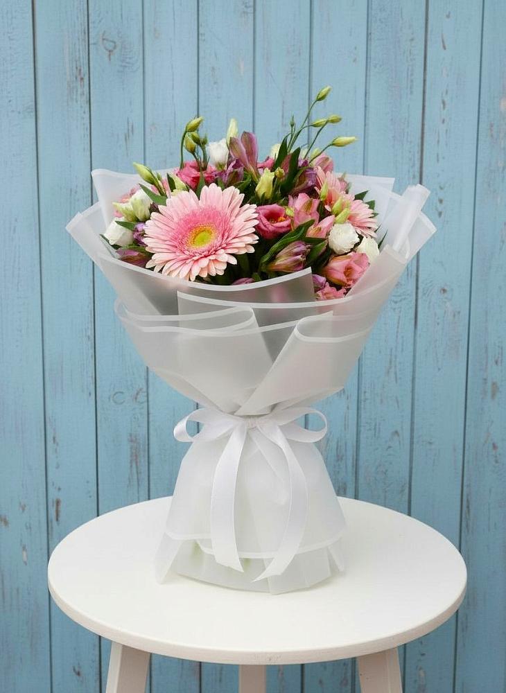 Букет цветов из: Герберы, Альстромерии и Лизиантусы в Малеевке