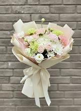 Букет цветов из:  Гвоздики, Розы, Лизиантусы и Хризантемы в Малеевке