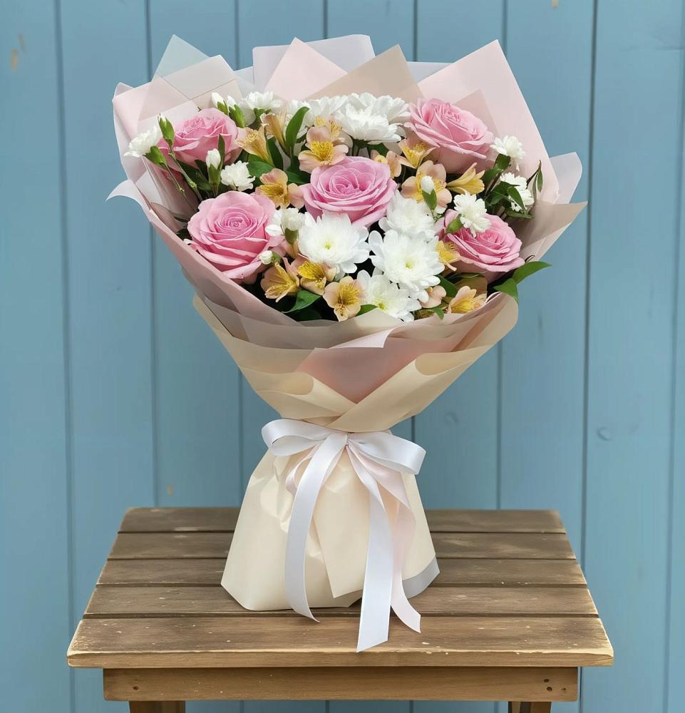 Букет цветов из: Гвоздики, Орхидеи и Розы в Малеевке