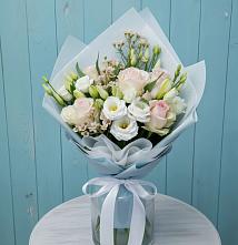Букет цветов из:  Розы и Лизиантусы в Малеевке