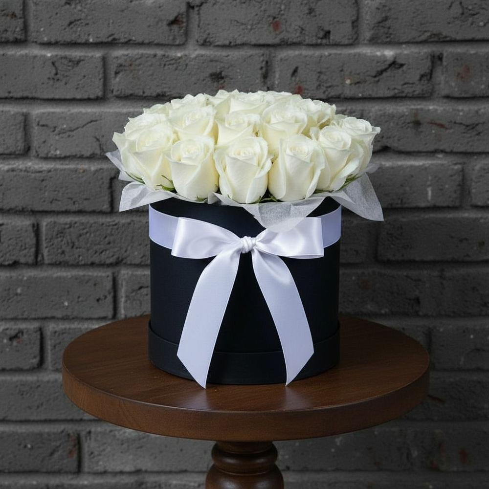 Цветочная композиция из Розы в шляпной коробке в Малеевке