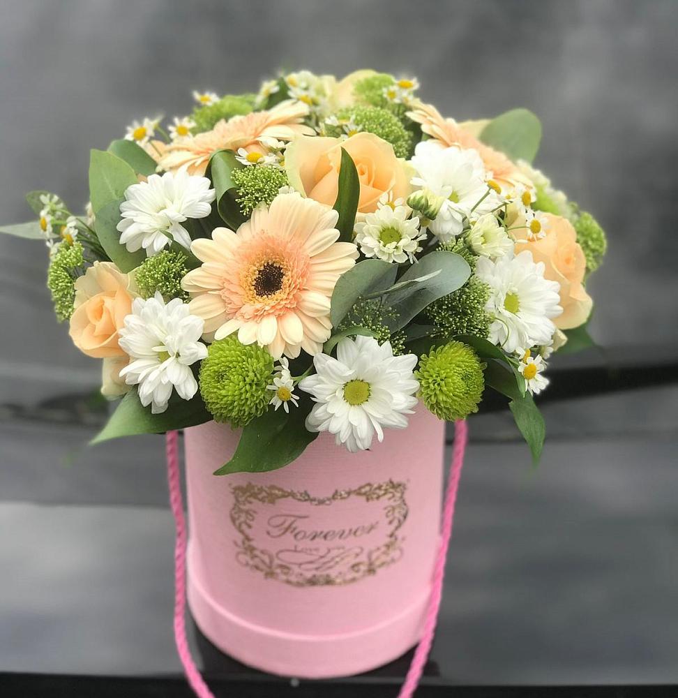 Цветочная композиция из Розы, Герберы и Хризантемы в шляпной коробке в Малеевке