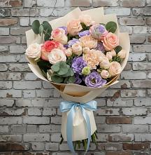 Букет цветов из:  Розы, Лизиантусы и Гвоздики в Малеевке
