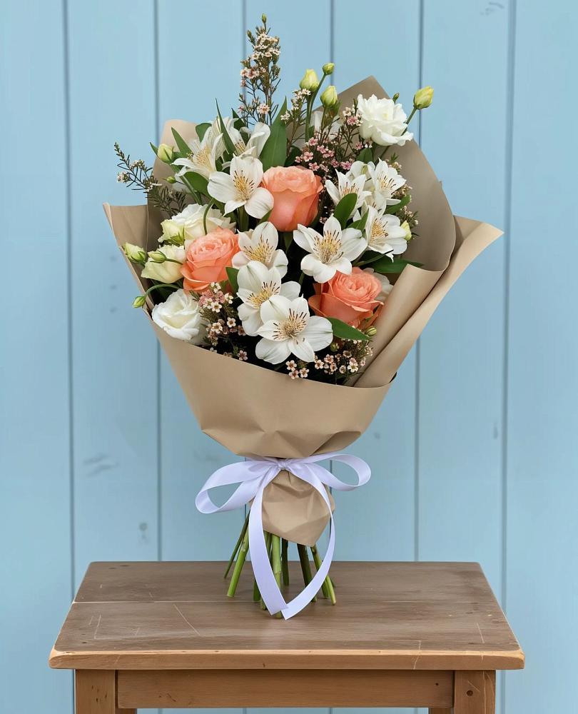 Букет цветов из: Альстромерии, Лизиантусы, Розы и Хризантемы в Малеевке