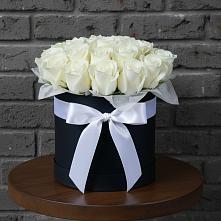 Цветочная композиция из Розы в шляпной коробке в Малеевке