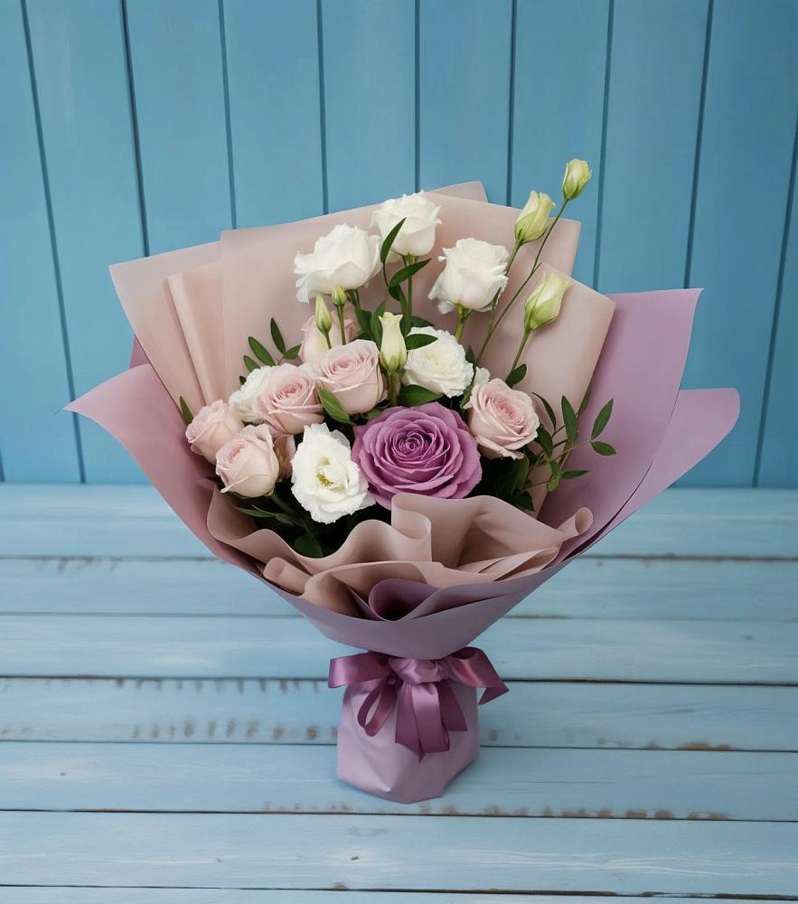 Букет цветов из: Розы и Лизиантусы в Малеевке